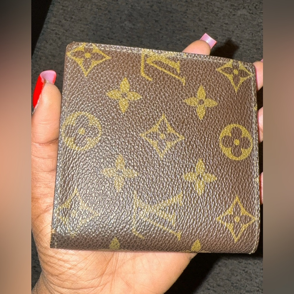 Authentic Luxury Men’s Wallet SOLD❌❌❌❌❌❌ - Picture 3 of 6